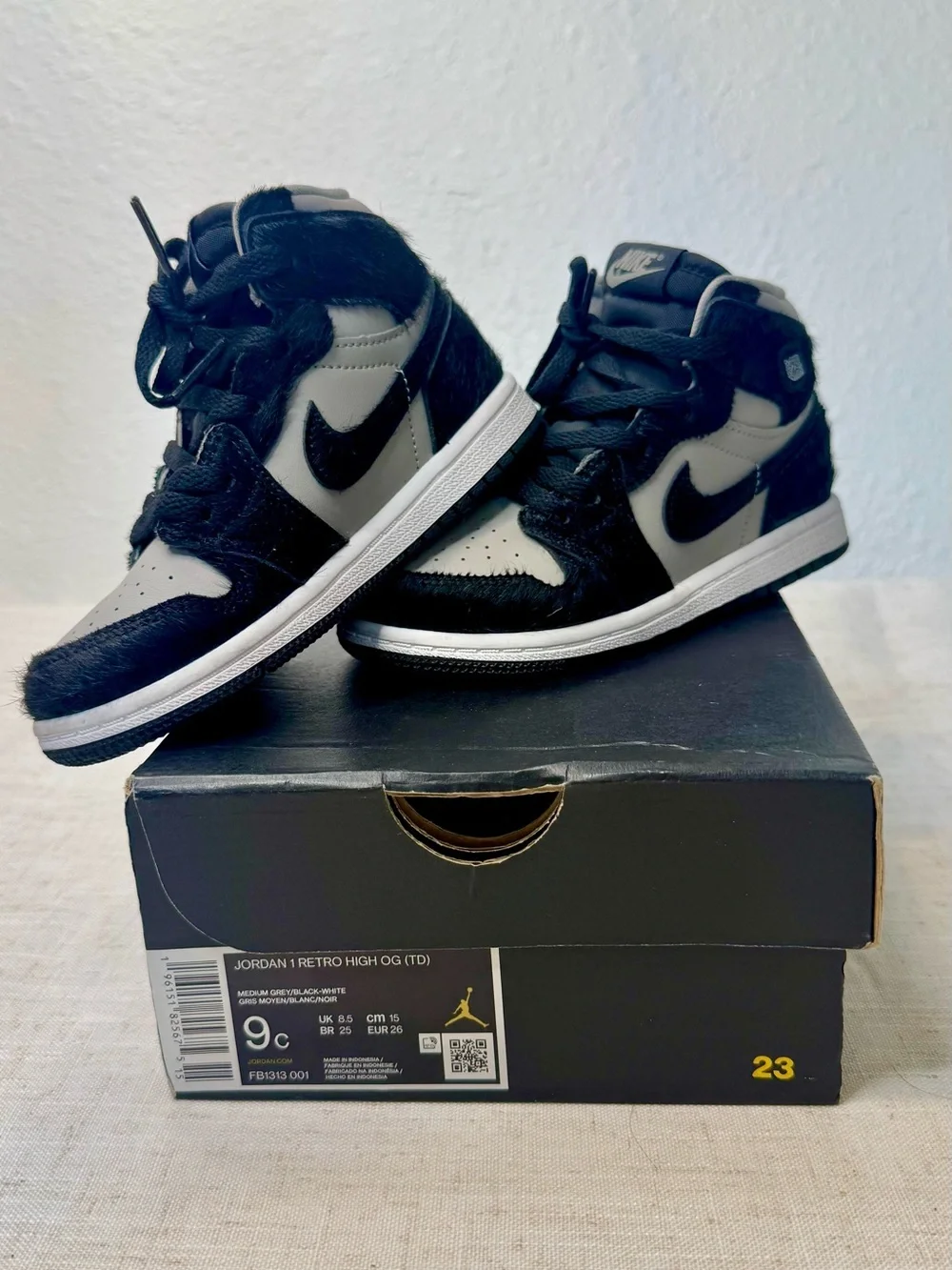 Nike Jordan 1 Retro Kids High-Top Sneakers TD in Black and Grey